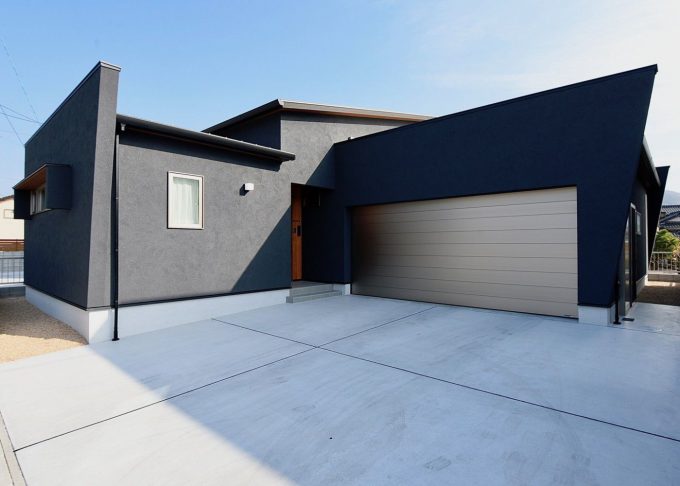 インナーガレージと2つの玄関があるお家 山口市 山口県 木の家づくり 木造住宅 注文住宅 工務店 株式会社トピア インナーガレージと2つの玄関があるお家 山口市 山口県 木の家づくり 木造住宅 注文住宅 工務店 株式会社トピア